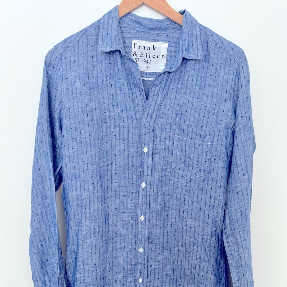 FRANK & EILEEN BARRY BLUE LINEN TOP WITH MINI FLOWERS - Picture 6 of 11